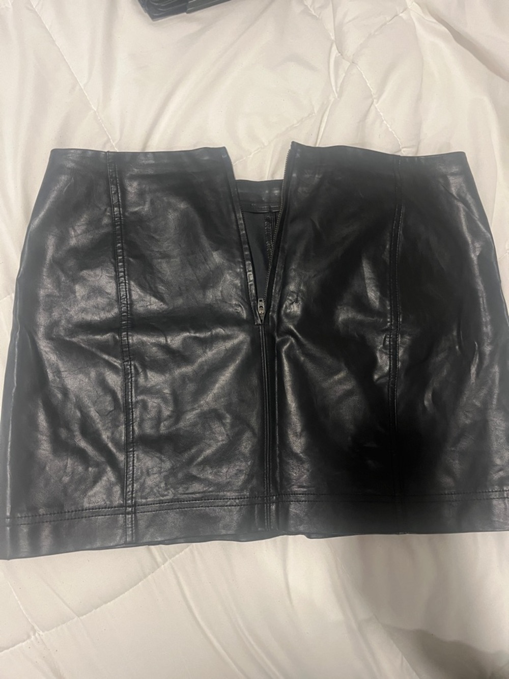 Perfect conditions-Black Faux Leather Mini Skirt - Sleek High-Waist Design